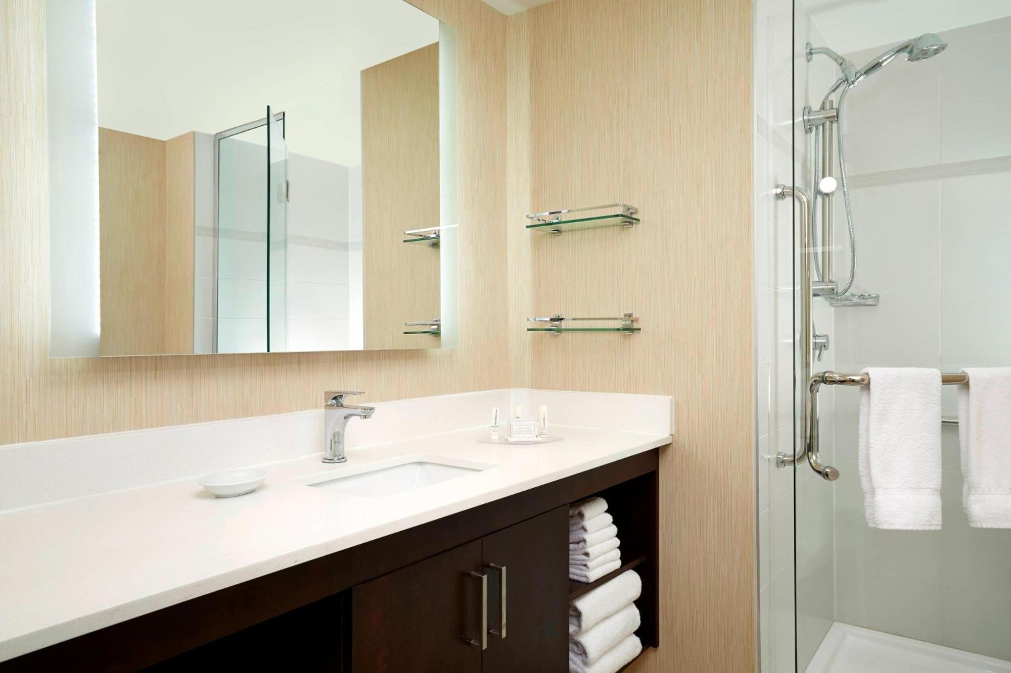 Residence Inn By Marriott Montreal Downtown Bagian luar foto